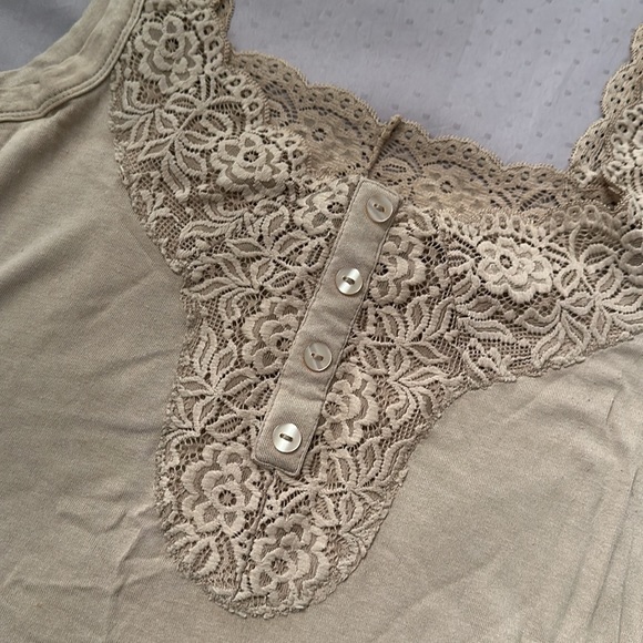 LACE DETAIL TANK TOP - Picture 2 of 5